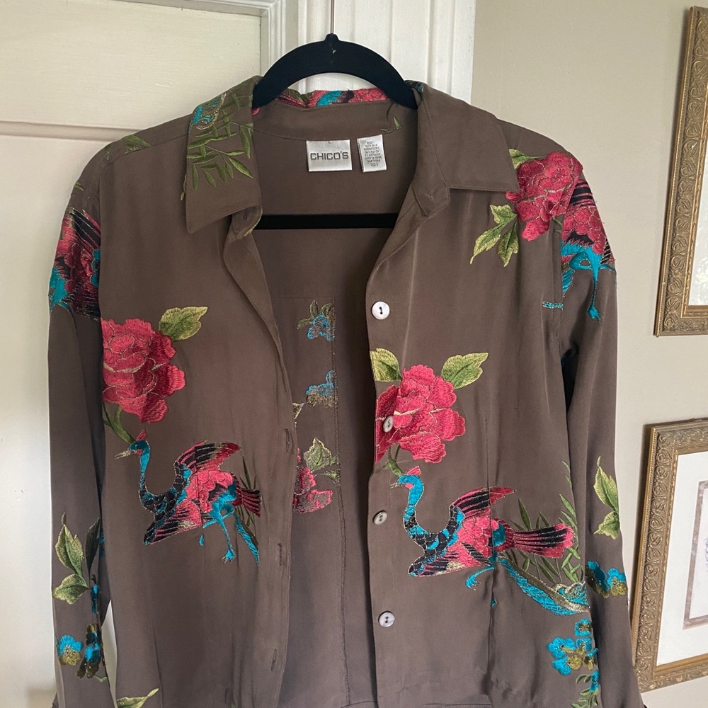 Beautiful 🌺 Embroidered SILK floral bird fitted blouse / jacket. - Picture 3 of 9